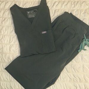 Figs Women’s Bonsai scrub set